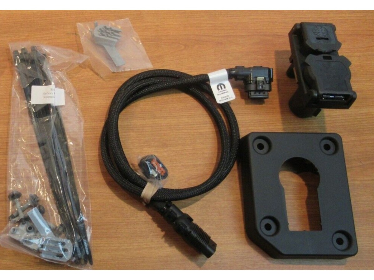 Genuine Mopar Goose Neck / Fifth Wheel Trailer Camera Wiring Harness ...